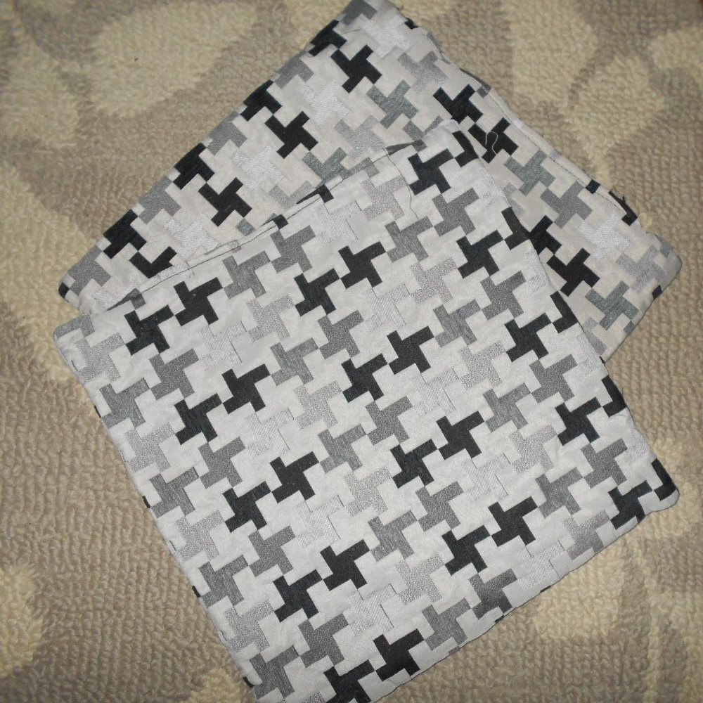 17" Throw Pillow covers (set of 2) zip closure